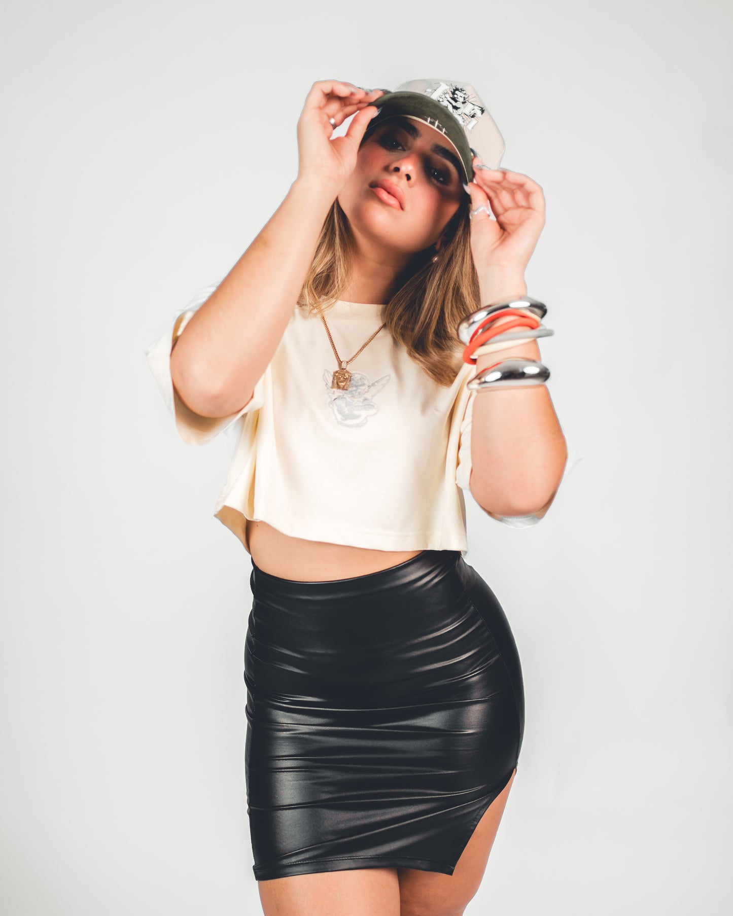 INTRSTLR Clothing Co. - Basic Croptop Tee (Cream/Silver)🪙🩶
