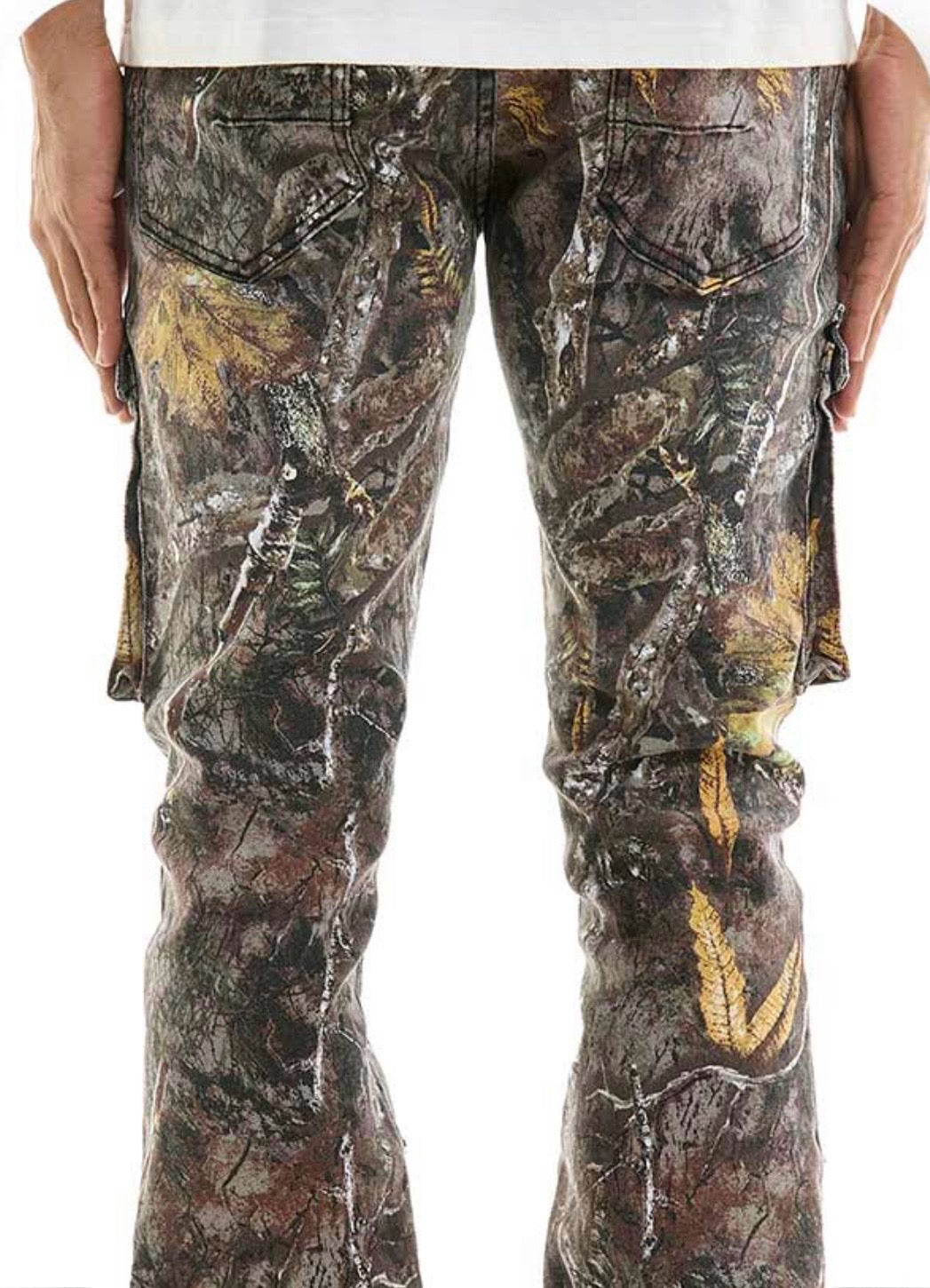 KDNK FOREST CAMO CARGO SKINNY FLARE PANTS