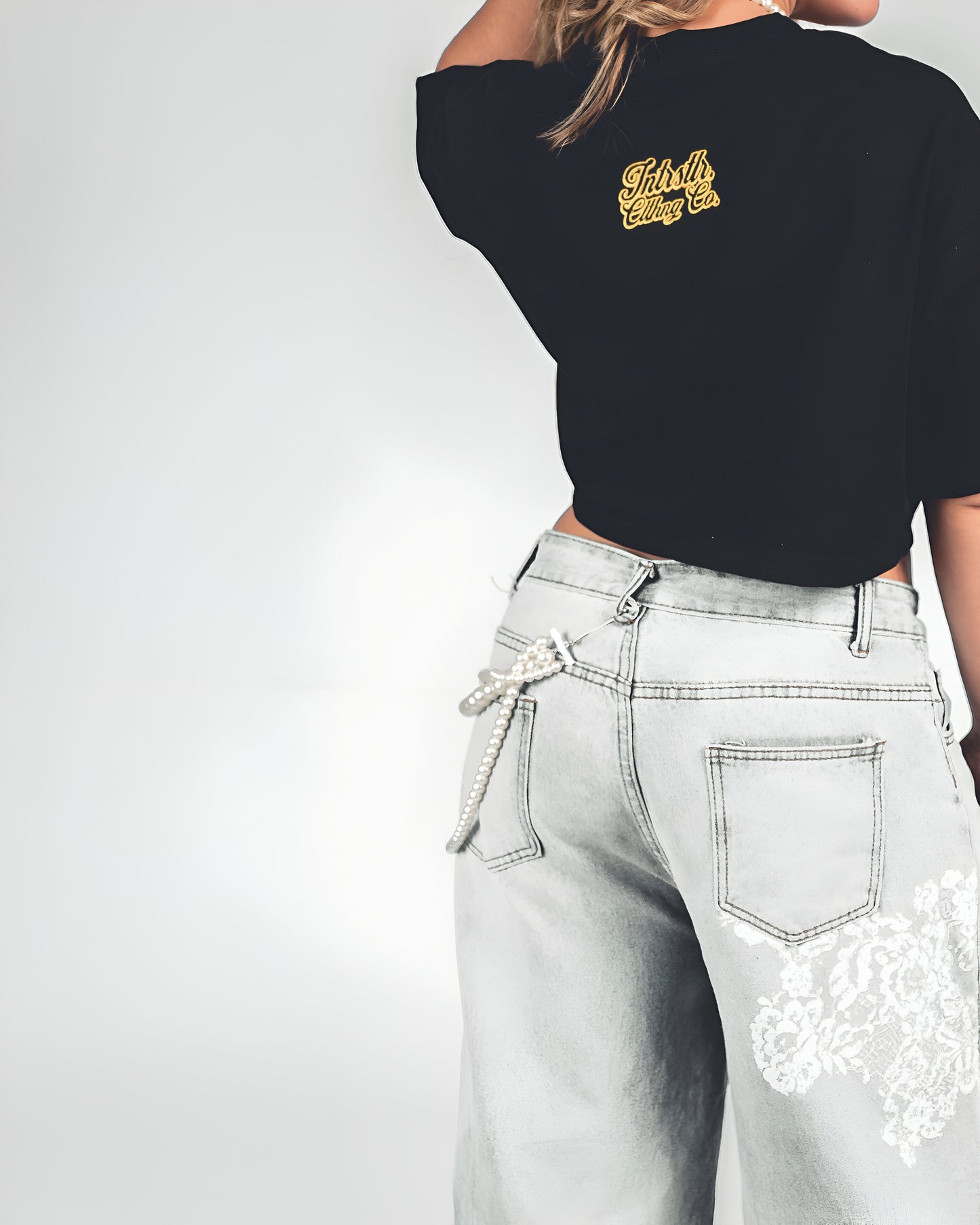 INTRSTLR Clothing Co. - Basic Croptop Tee (Black/Gold)🐝🕋